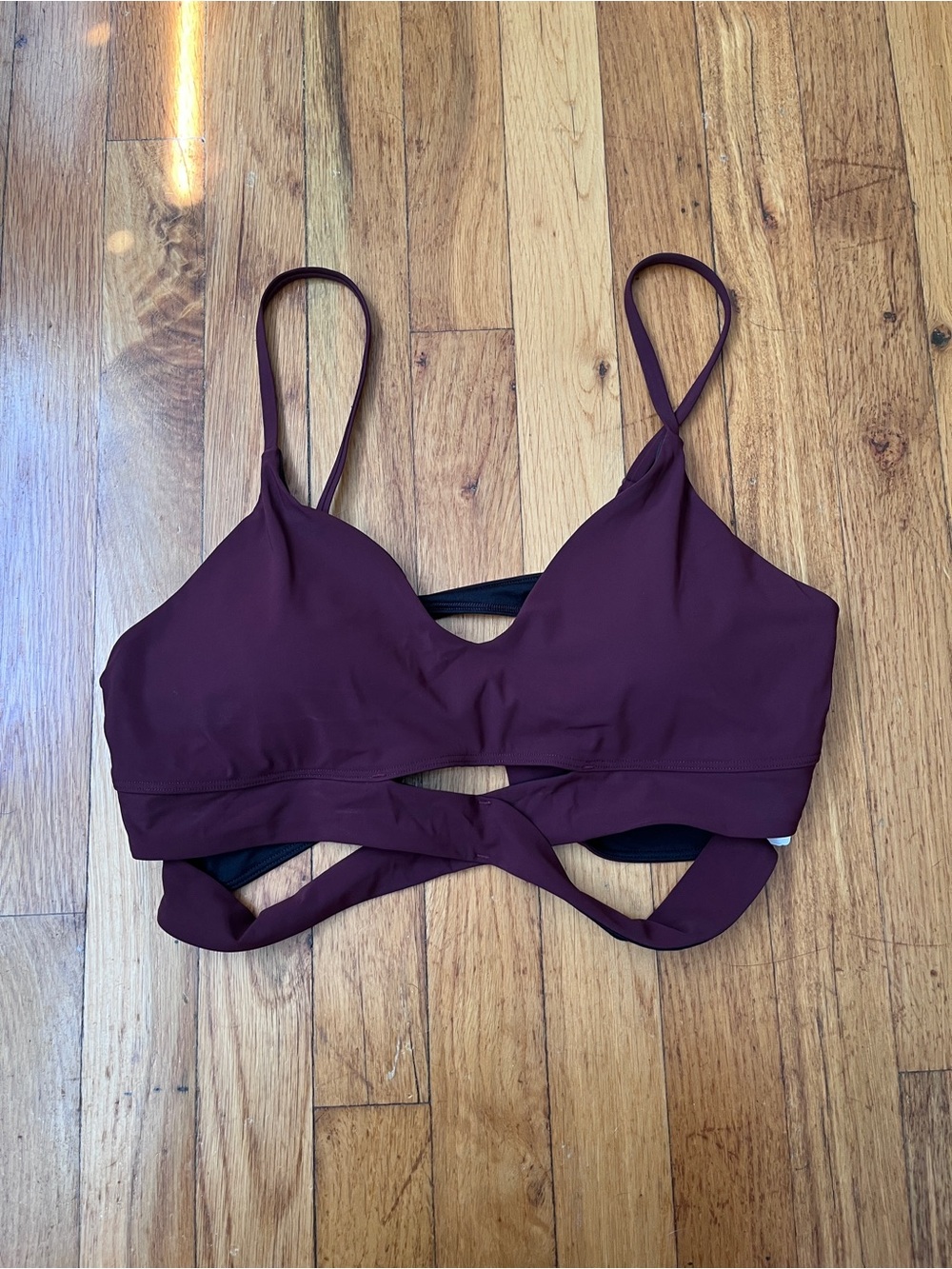 Lululemon V-Neck Crossover Underband Bra